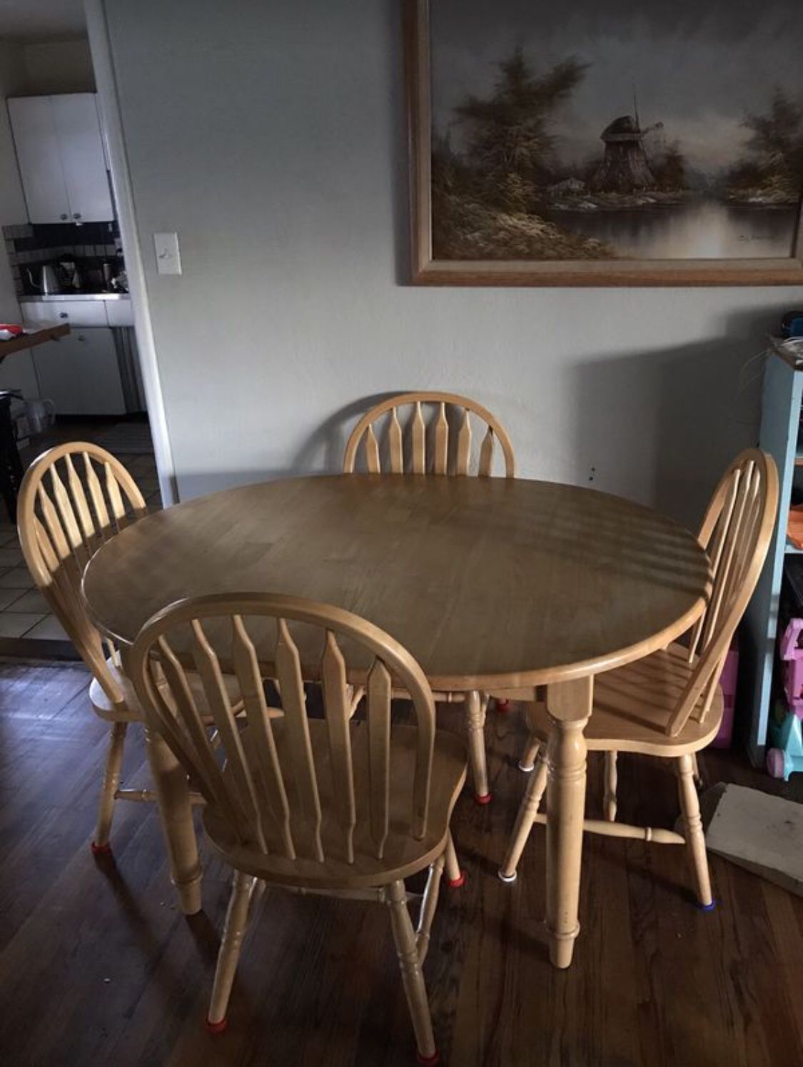 NICE OAK TABLE WITH 4 CHAIRS