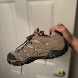 Merrell Women's Moab 2 Vent hiking shoe Size 7.5