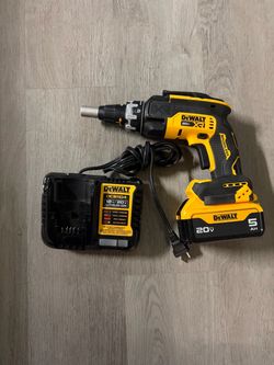 Dewalt 20 volt screw gun with battery and charger