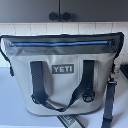 YETI Hopper Soft Cooler – Excellent Condition
