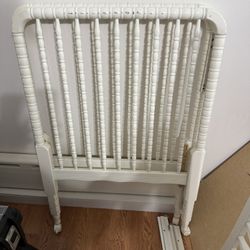 Portable White Crib
