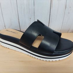 Size 7 Ladies Fashion Wedge Sandals In Black!!! NEW 