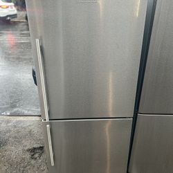 26 Wide Fridge Bloomberg 