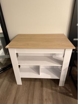 White and cream colored Island