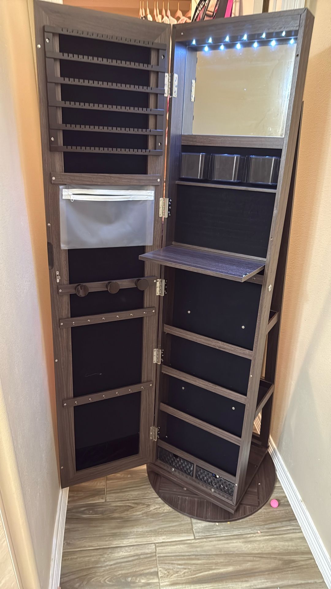 Jewelry organizer