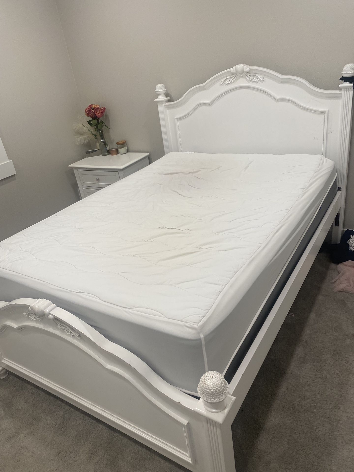 Full Size Bed With Dresser And Night Stand