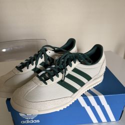 Adidas Originals White & Green Sneakers – Women’s 9.5 – BRAND NEW