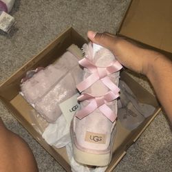 Pink Uggs w/ Bow 