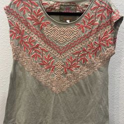 Johnny Was Olive Color Size Small   Flower Embroidery Like New Top Smoke Free Adorable 