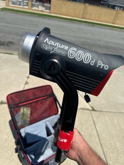 Aputure 600 d pro lighting