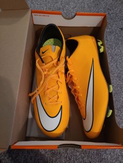 Nike Soccer Cleats (Mercurial Veloce ll) Size 10.5