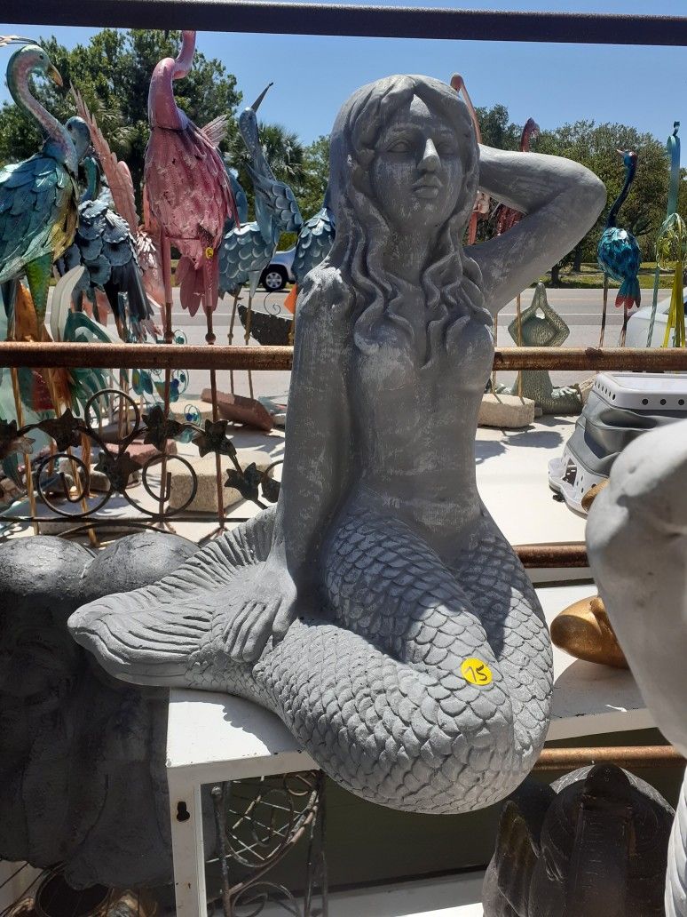 Really Cool 20 In Tall Sitting Mermaid Statue Great For Inside Or Out