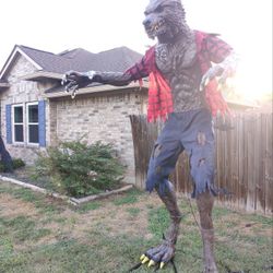 Immortal Werewolf, 9.5' Tall Halloween Home Depot Decor