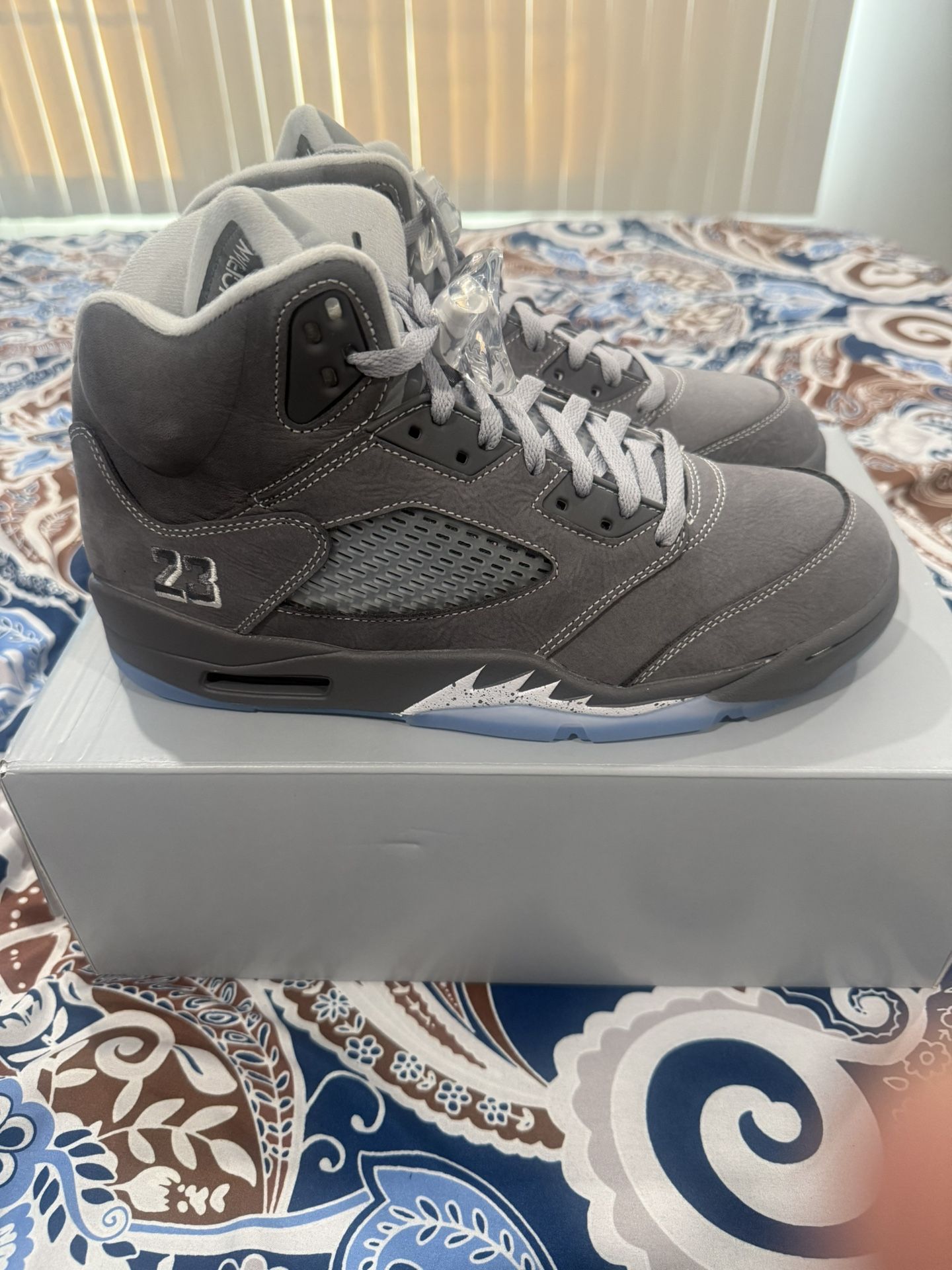 Jordan Wolf Grey 5’s Size 10.5