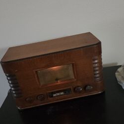 Vintage  1941 Montgomery And Ward Airline  Radio In Working Order 