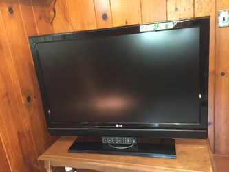 Tv47” clear picture with remote control
