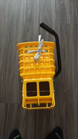 Mop wringer