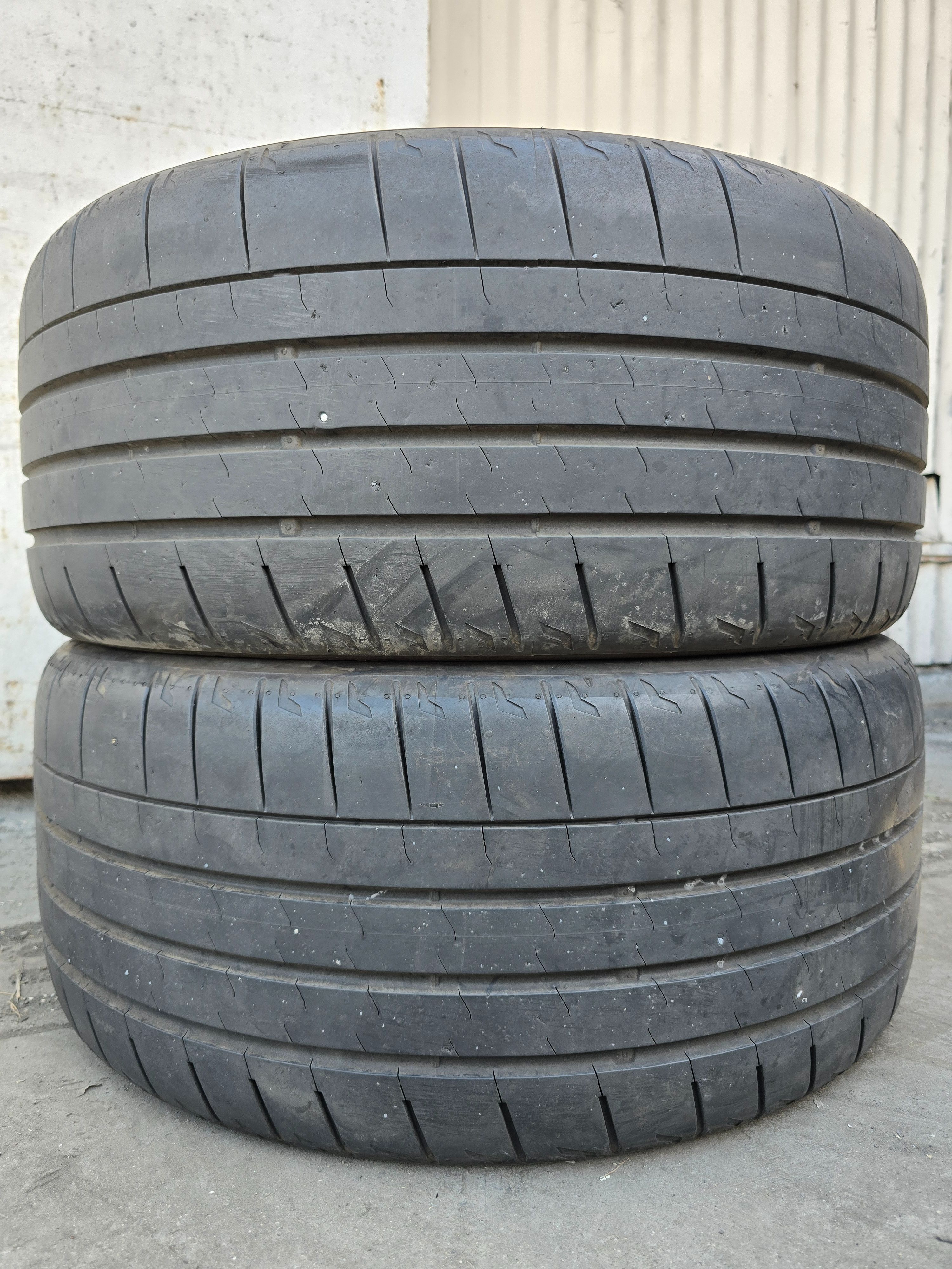 (2) 245 35 20 Bridgestone Tires