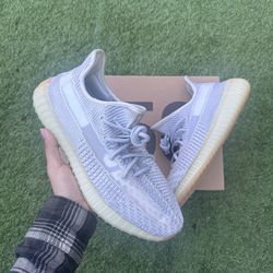 Yeezy 350 V2 “Static Non Reflective” Size: 10.5M