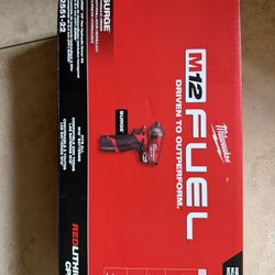 Milwaukee M12 Fuel Surge 