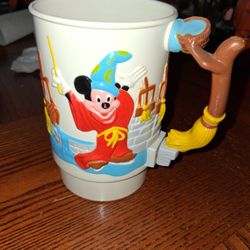 1990 Walt Disney 's World On Ice. Collectors Drink Mug.