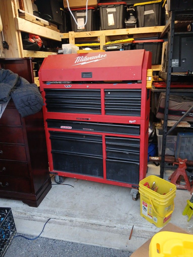 Milwaukee 2 Piece Tool Box W/power