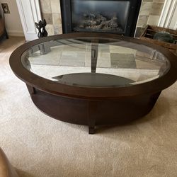 Oval Coffee Table w/glass top