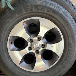 Jeep JK Wrangler OEM Argent Wheel