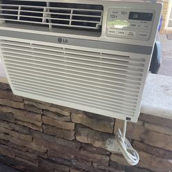 Lg  air conditioner with remote 
