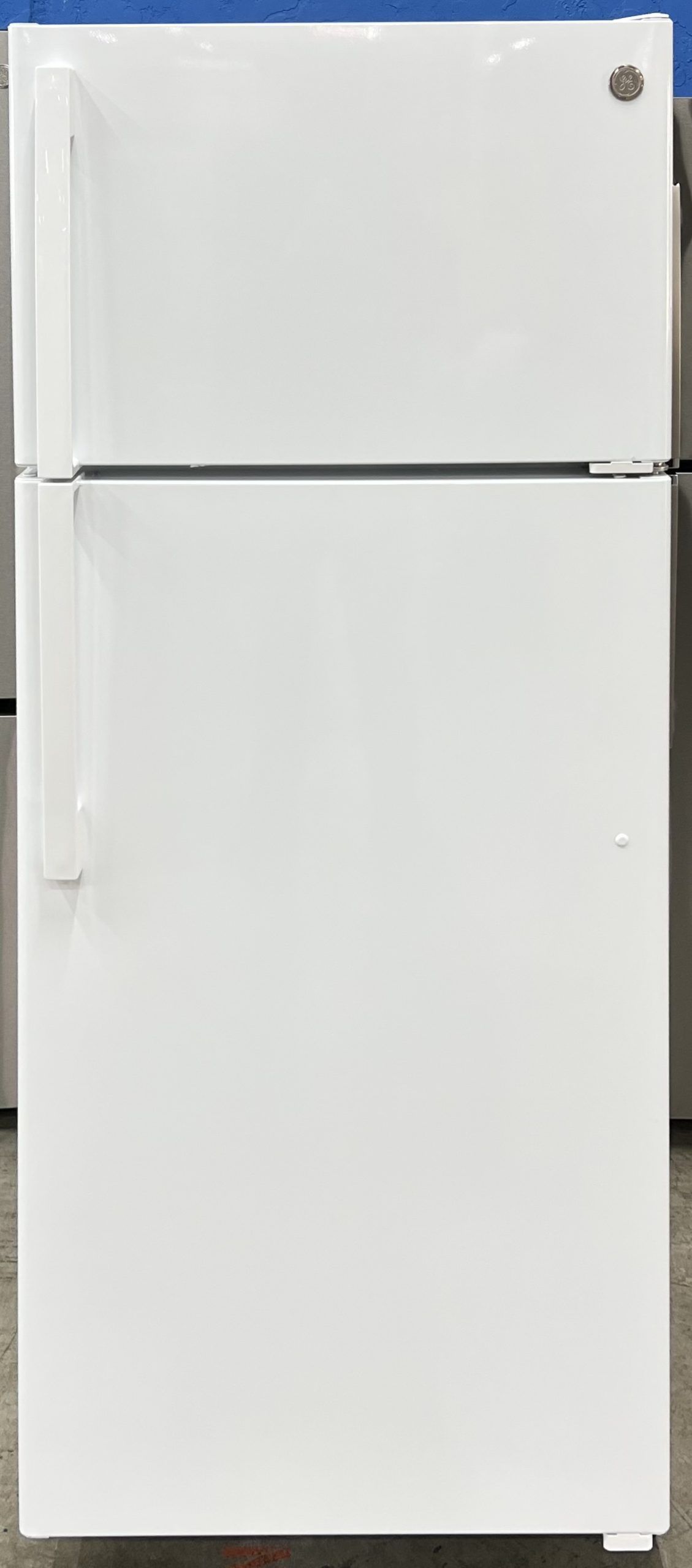 GE Refrigerator Top-Freezer GTS18HGNRWW 01169 .