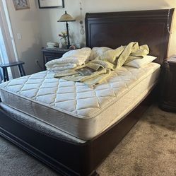 Broyhill Dark Mahogany Bed Frame - Queen