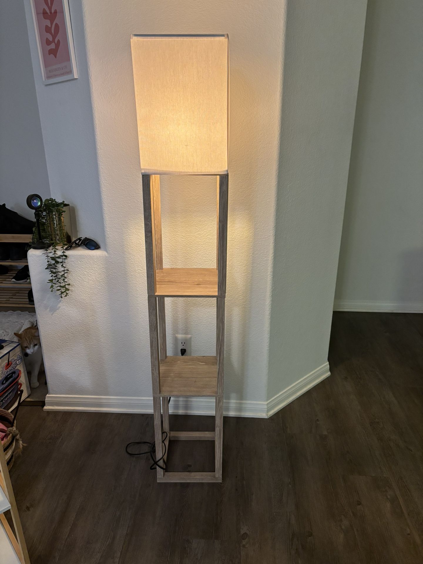 Lamp With Shelf’s Great Condition 