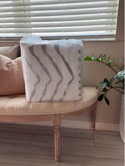 8x10 BRAND NEW boho area rug. Never opened/ never used!