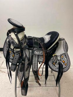 Nueva montura charra bordada