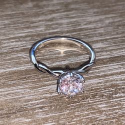New Women’s S925 Ring (Size 6)