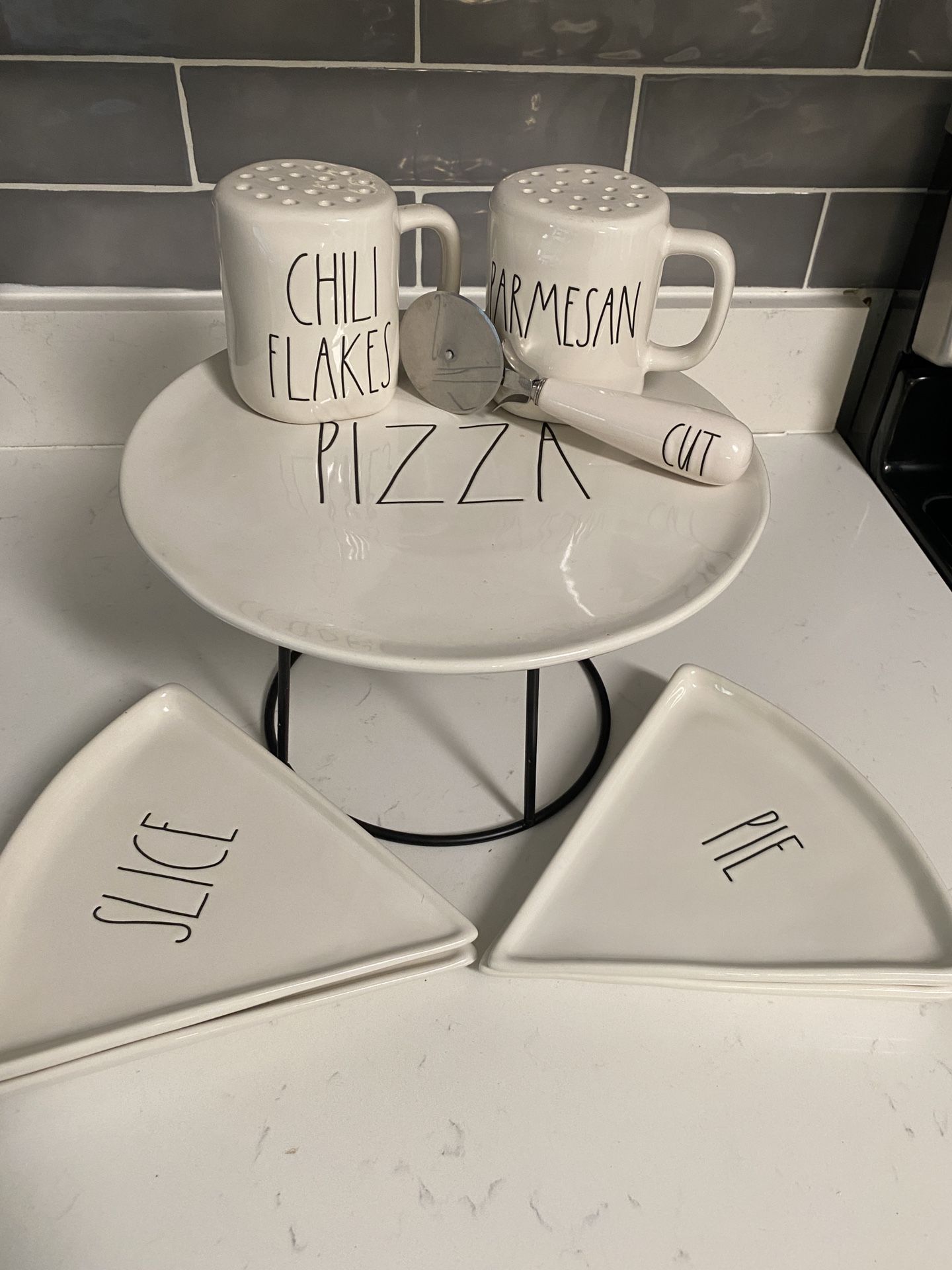 Rae Dunn Pizza set