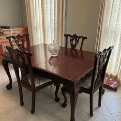 Wood Dining Table with 4 Chairs – Elegant Carved Detail
