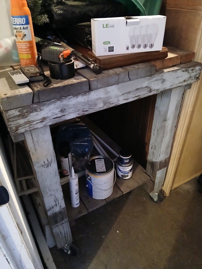 Large Work Bench With Wheels 