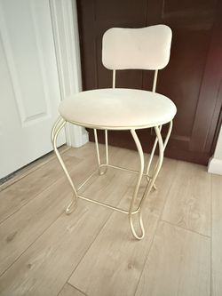 ✨Cream Velvet Vanity Chair — Gold Frame — Like New! ✨