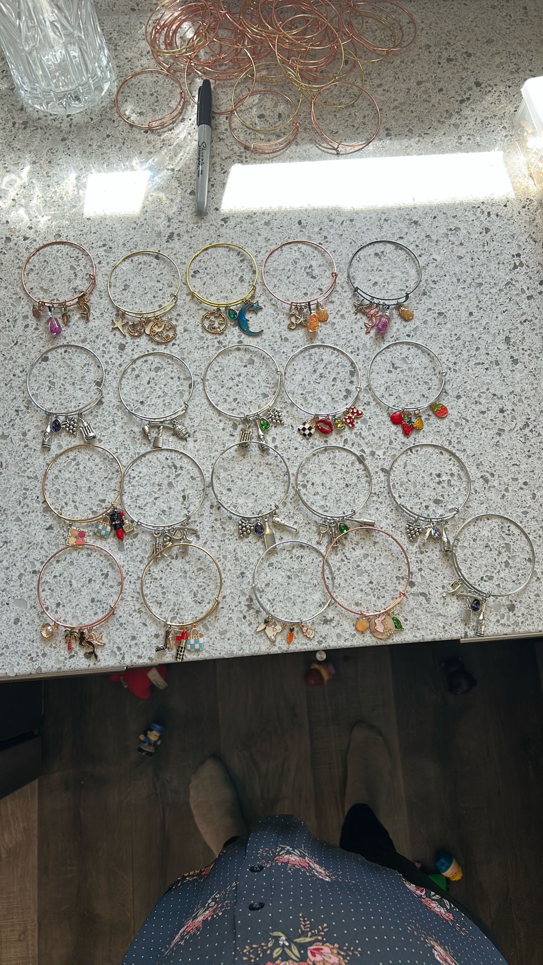 (C) 23 Brand New Charm Bracelets