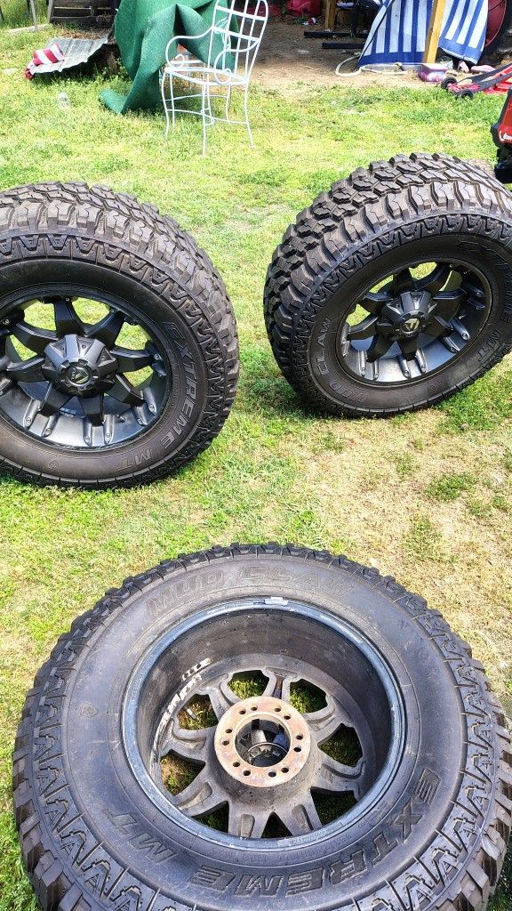 Mud Claw Extreme MT Tires