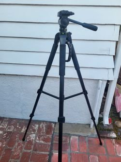 Professional camera tripod
