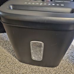 Amazon Basics Paper And Card Shredder 