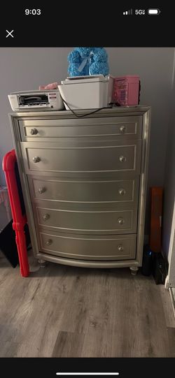 Dresser 