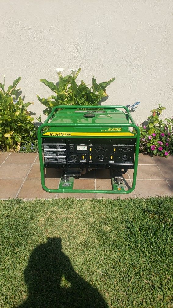John Deere 6,000 Watt Large Frame Generator Honda