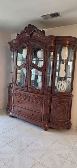 Traditional good quality cherry wood hush china cabinet