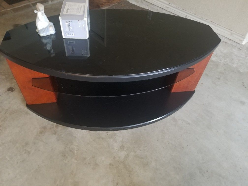 Very solid tv stand