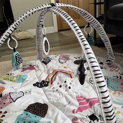 Portable Tummy Time Mat with free toys