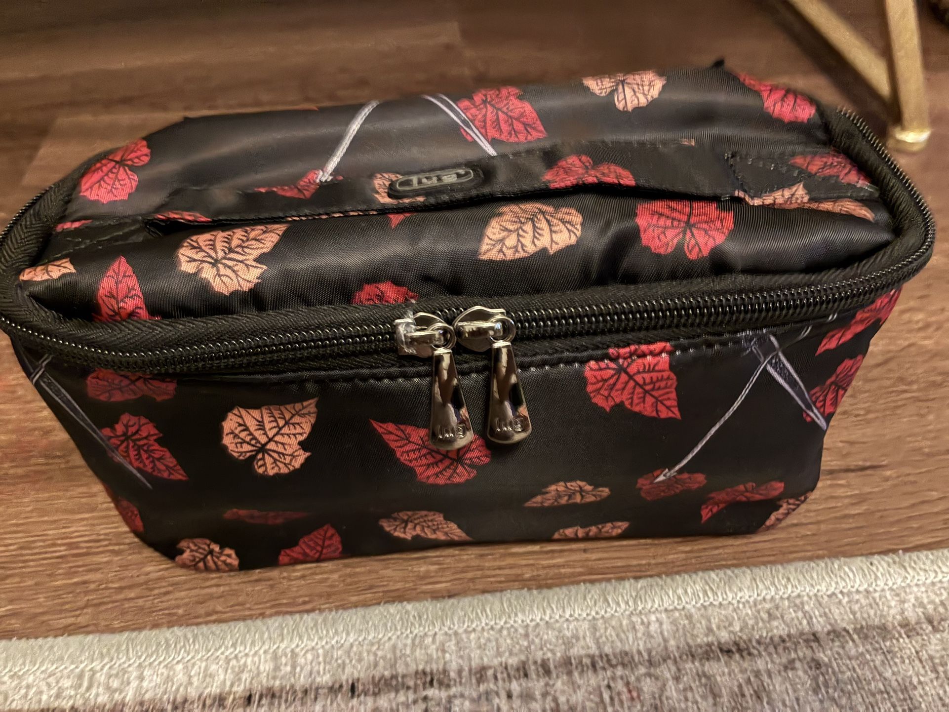 Lug Dolly Cosmetics Case Fall Leaves on Black Zip Top Plastic Lined New without Tags Smoke Free Home and Lots of Lug Listings
