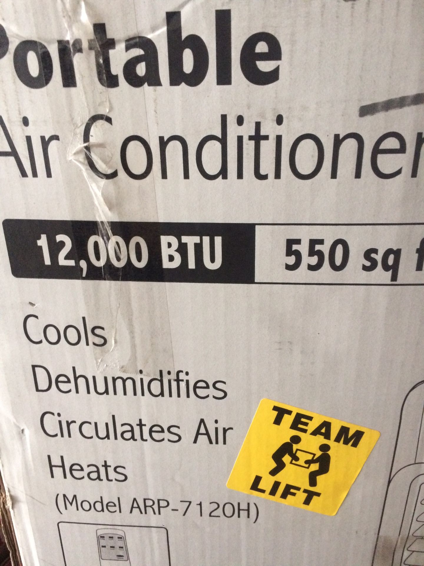 Like New Royal Sovereing portable a/c 12,000 btu with dehumidifier and heat